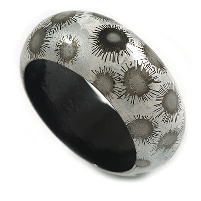 Round Wood Bangle Bracelet with Sunflower Floral Pattern in Black/White (Possible Natural Irregularities) - M Size