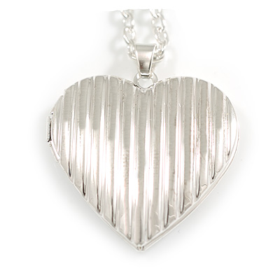 28mm Across/Silver Tone Heart Shaped Locket Pendant with Silver Tone Chain - 41cm L/ 4cm Ext