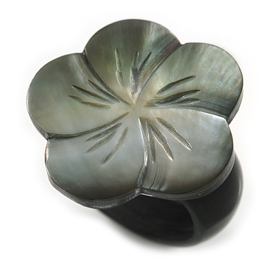 25mm/Light Grey Flower Shape Sea Shell Ring/Handmade/ Slight Variation In Colour/Natural Irregularities - main view