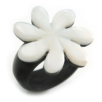 25mm/White Flower Shape Sea Shell Ring/Handmade/ Slight Variation In Colour/Natural Irregularities - main view